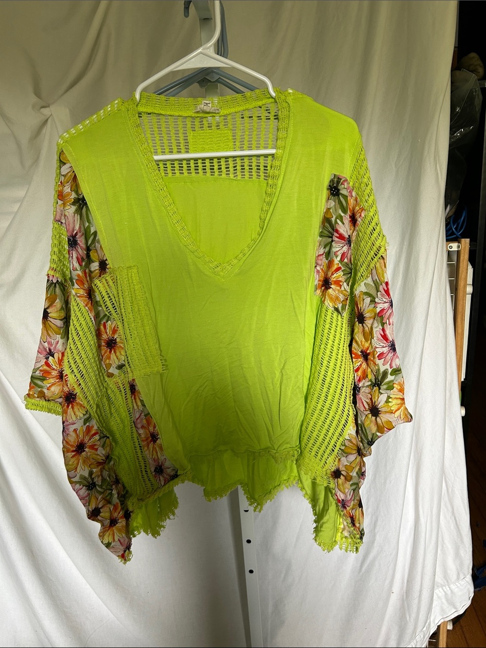 POL Lime Green Floral Sleeve Lightweight V-Neck Top